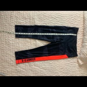 Under Armor workout leggings/ capris, size medium